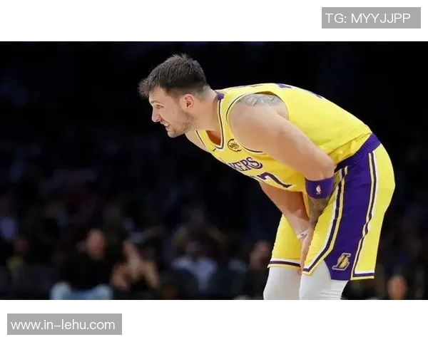 里夫斯谈与詹姆斯东契奇共打球的责任感与自我期许